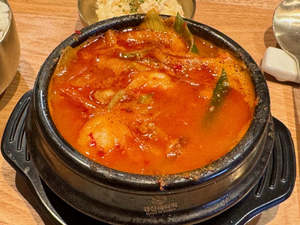 柳氏夫人（ゆーしぷいん）」旨辛ナッコプセと白米