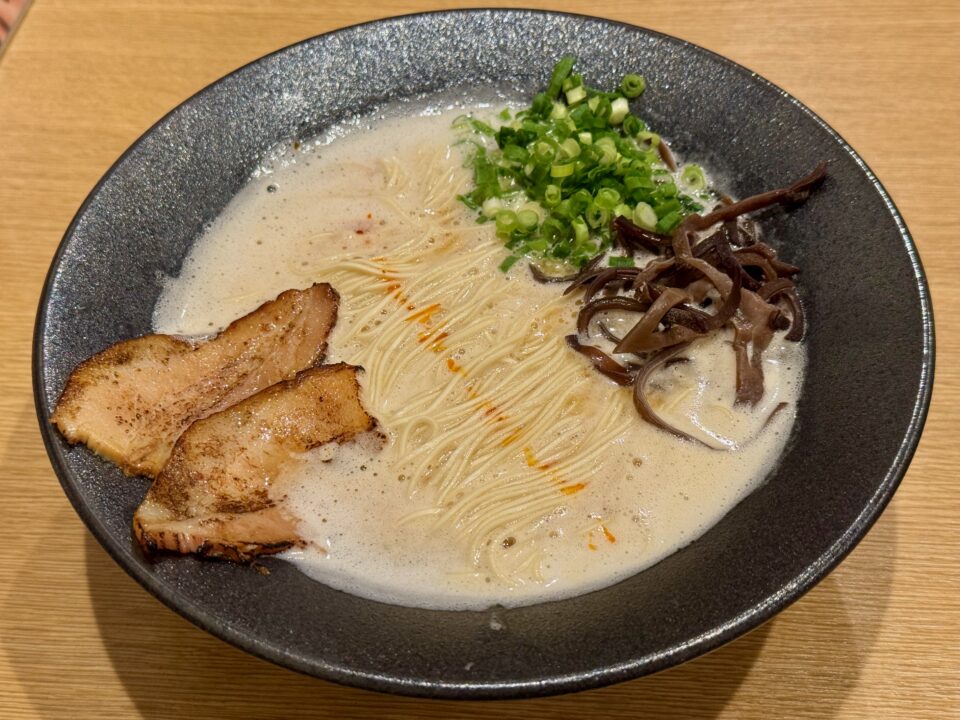 「あんてい〜はなれ〜」純とんこつラーメン【赤】