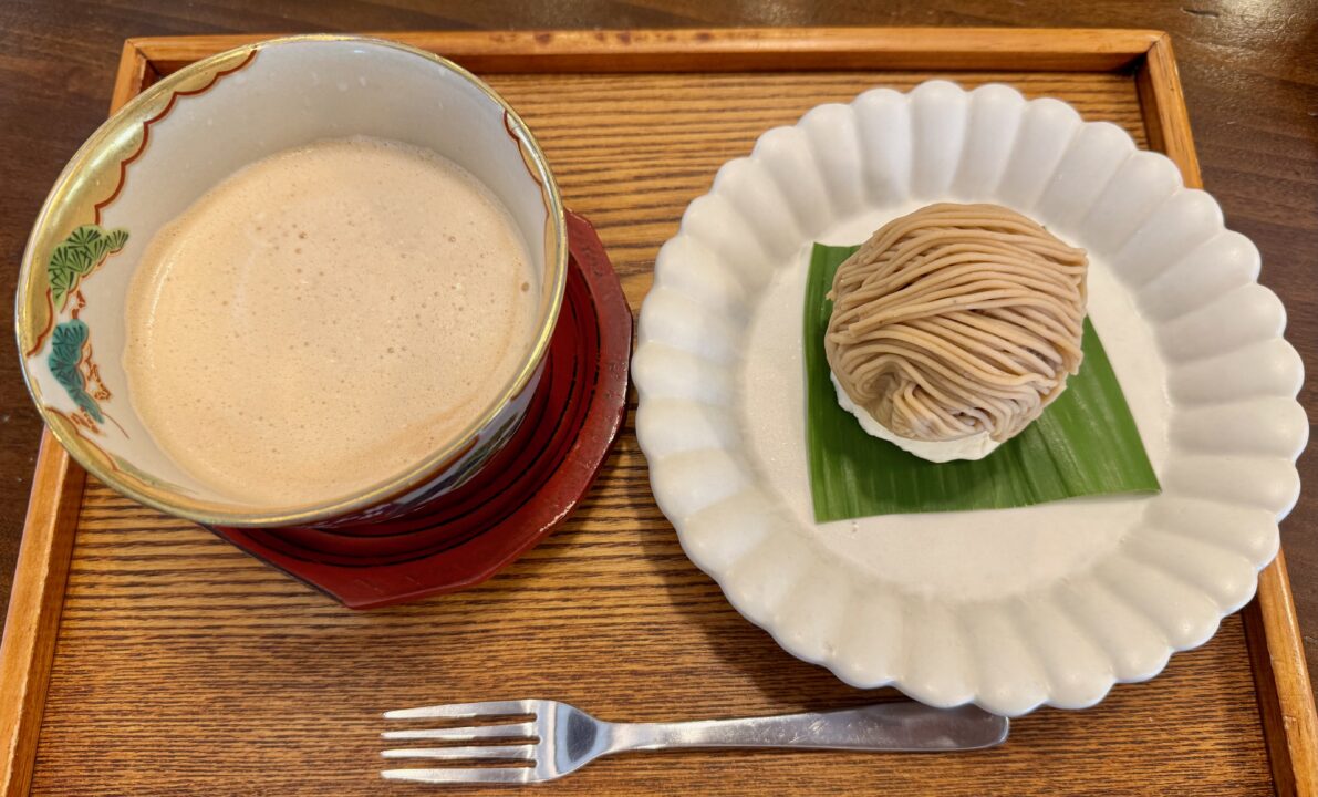 「凡と凛 Dining」ケーキセット(和栗モンブラン+カフェオレ)