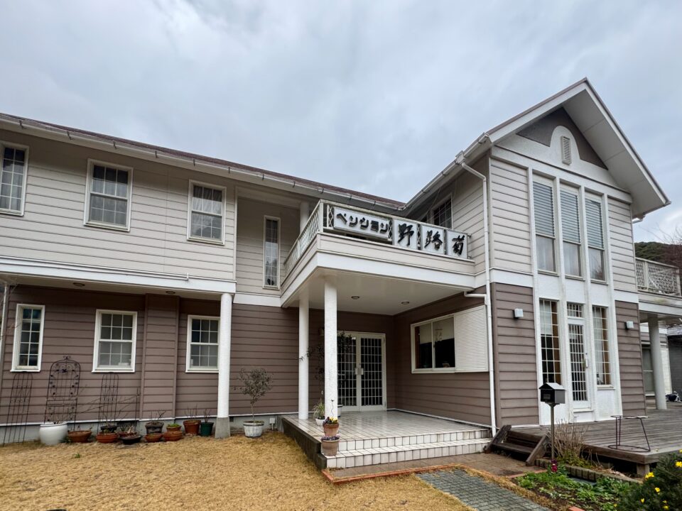 「ペンション野路菊」外観