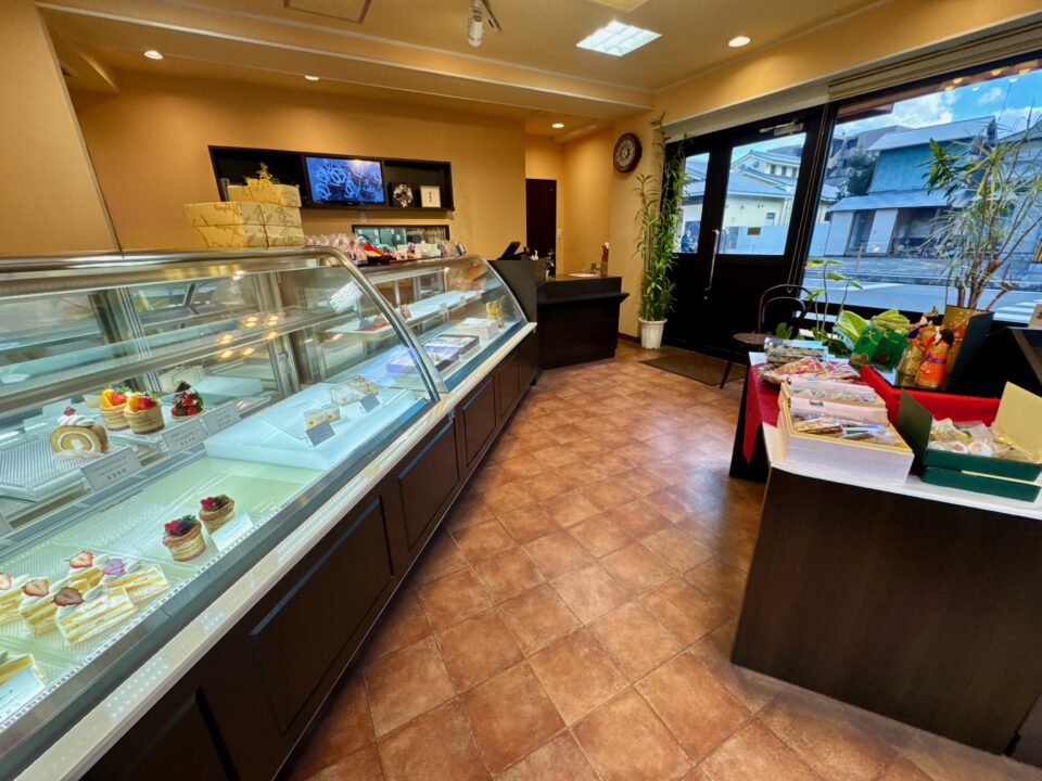 「白亀堂」店内