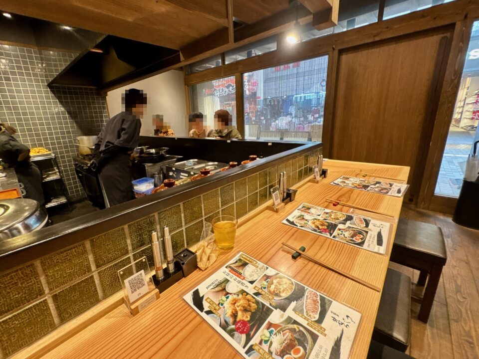 「地鶏屋 井むら」店内