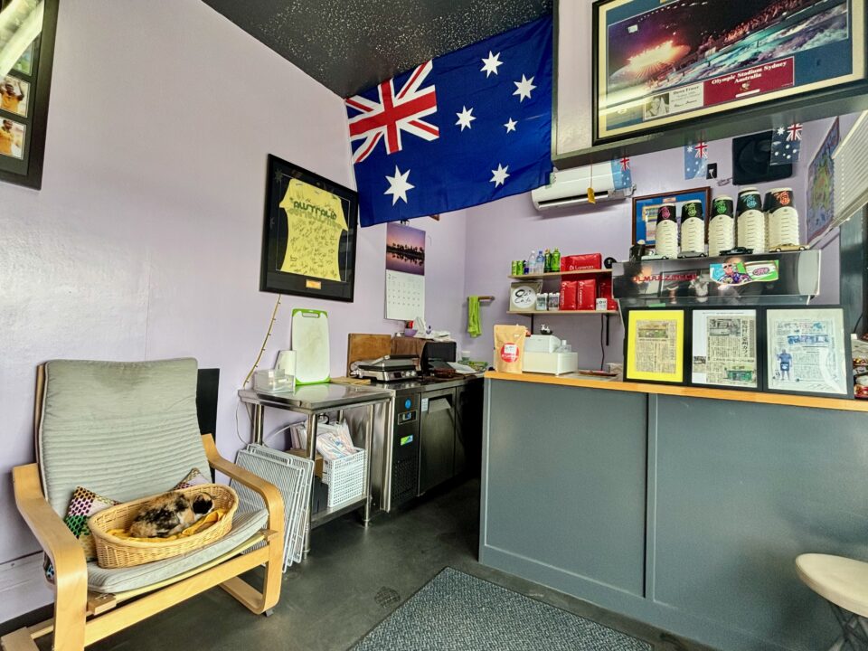 「OZI CAFE HIMESHIMA（オージーカフェヒメシマ）」店内