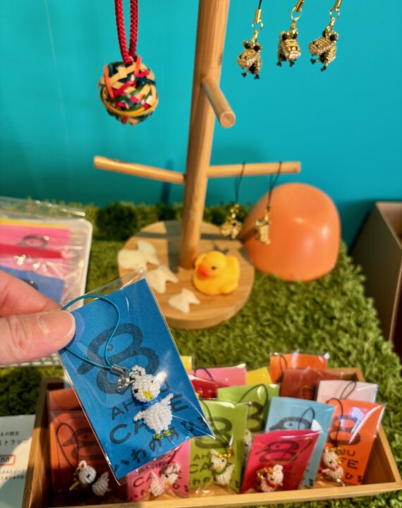 「AHIRU CAFE 八わのあひる」店内