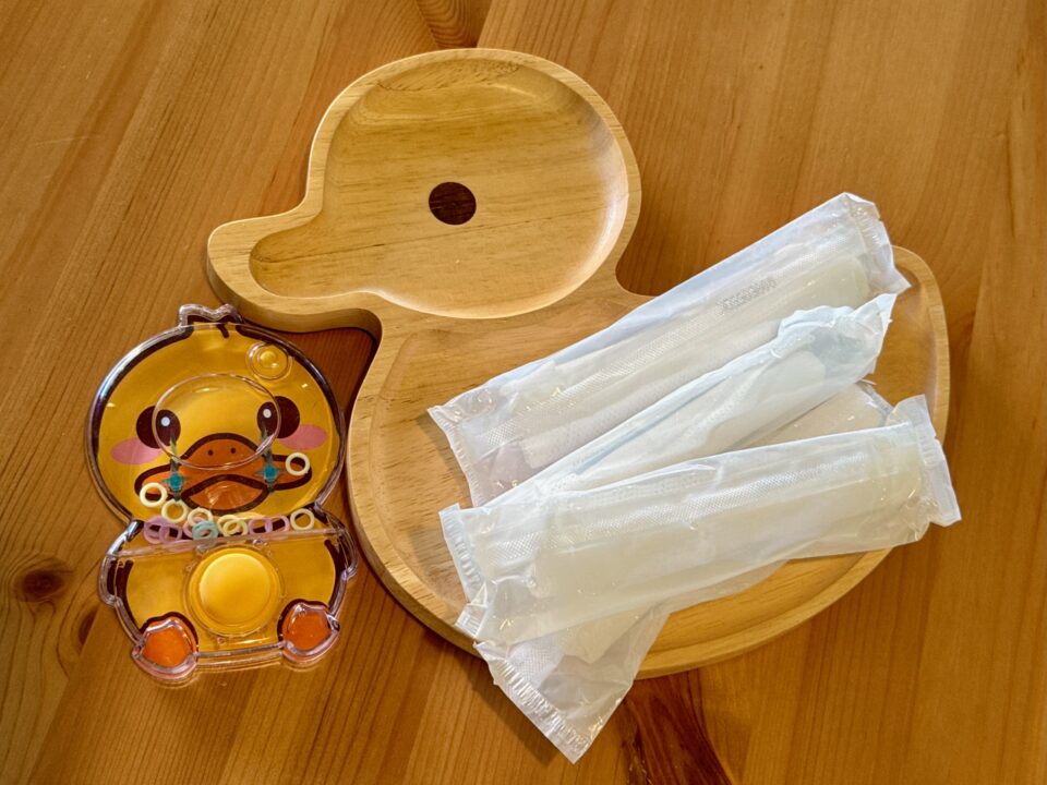 「AHIRU CAFE 八わのあひる」店内