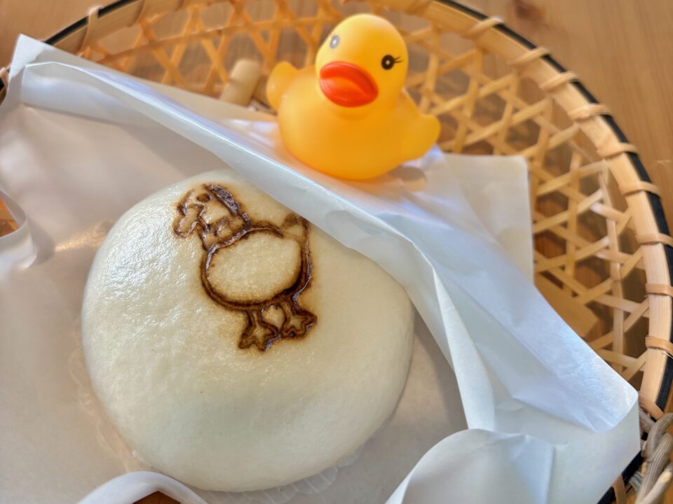 「AHIRU CAFE 八わのあひる」あひるまんじゅう