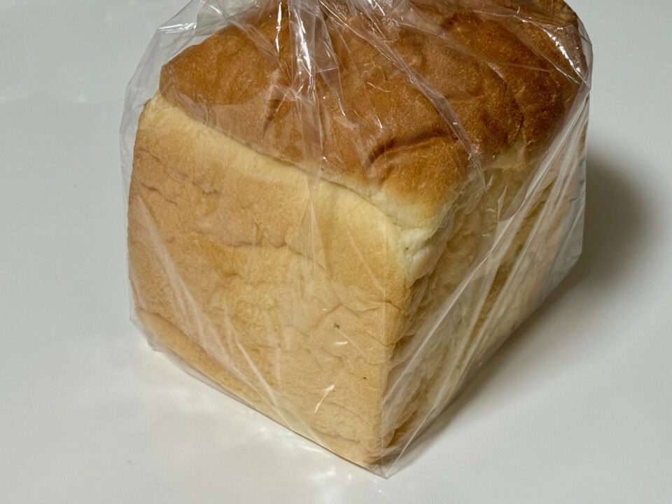 「h.ベーカリー」クリーム入り食パン