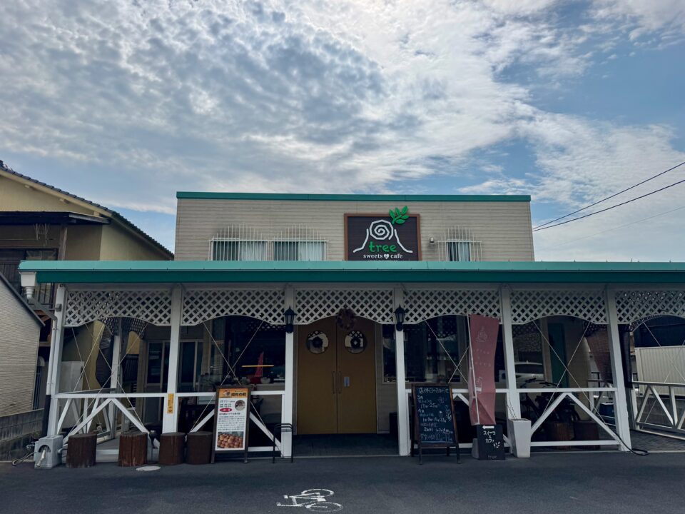 「sweets & cafe tree」（スイーツアンドカフェ ツリー）外観