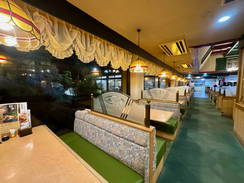 「レストラン暖家」店内