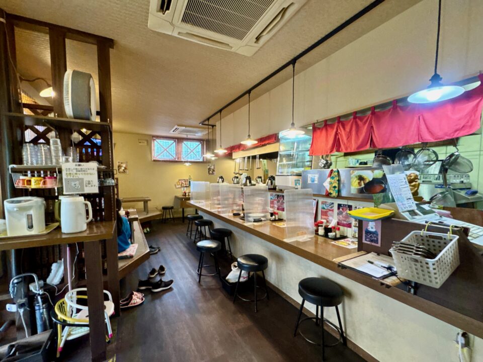 「まるき つけ麺」店内