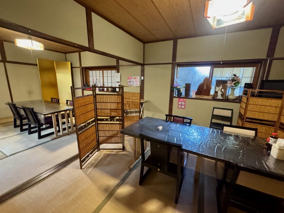 「御料理民宿 三休」店内