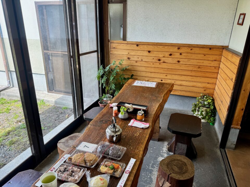 「若妻の店」店内