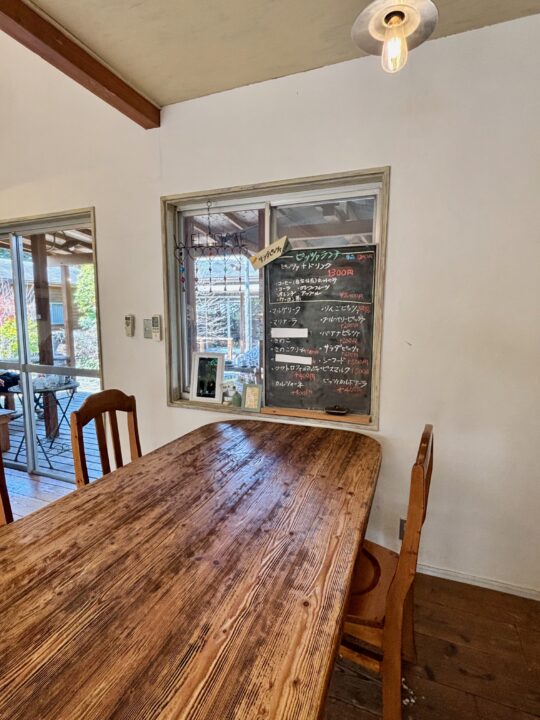 「カフェ ペーパームーン」店内