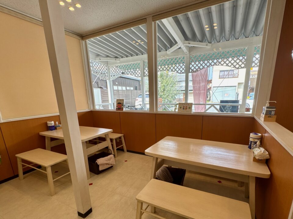 「sweets & cafe tree」（スイーツアンドカフェ ツリー）イートインコーナー