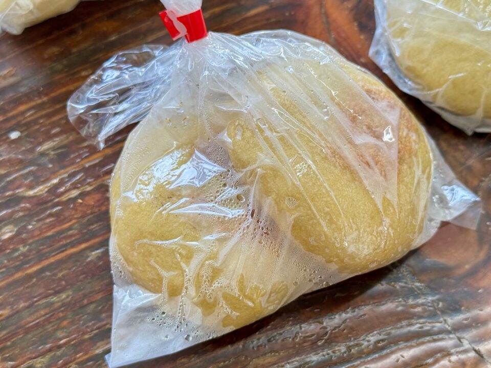 「若妻の店」炭酸まんじゅう・やきもち