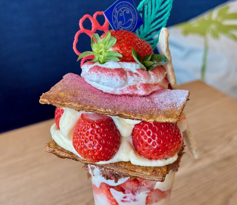 「カフェ リモージュ」苺とマスカルポーネのミルフィーユパルフェ