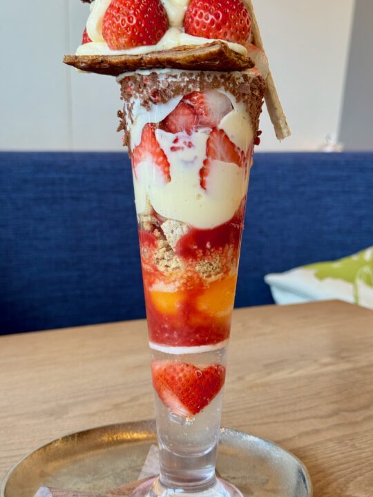 「カフェ リモージュ」苺とマスカルポーネのミルフィーユパルフェ