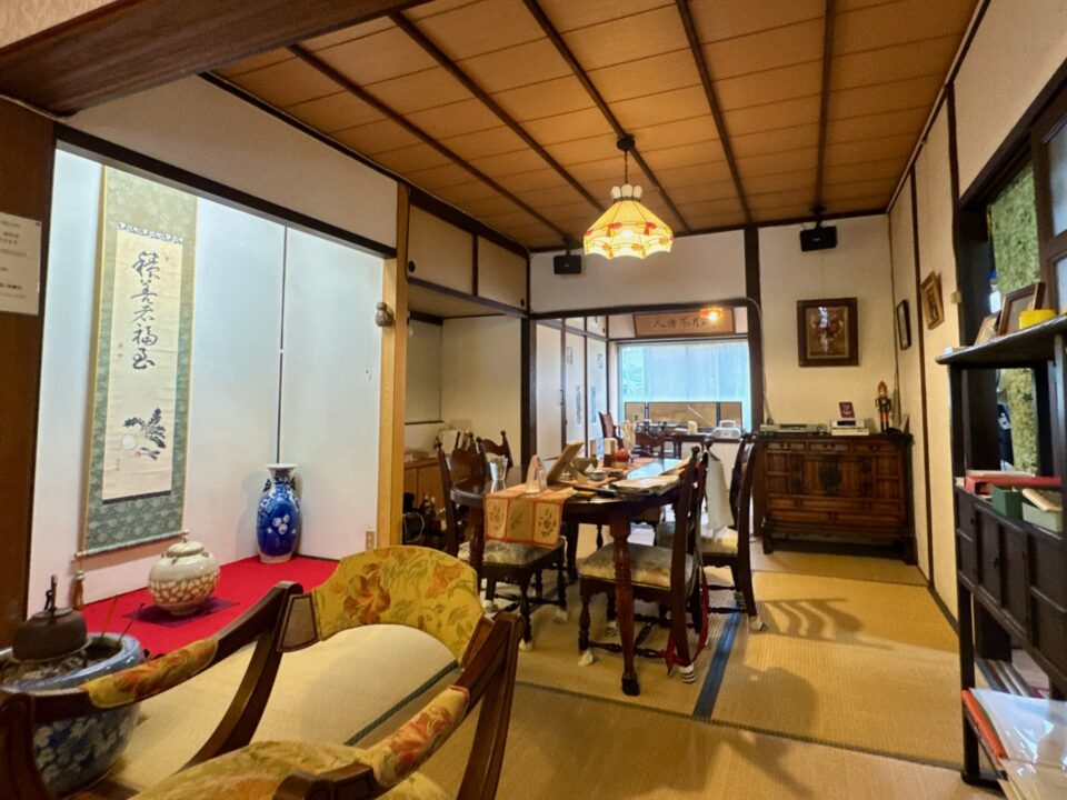 「茶房 たかさき」店内