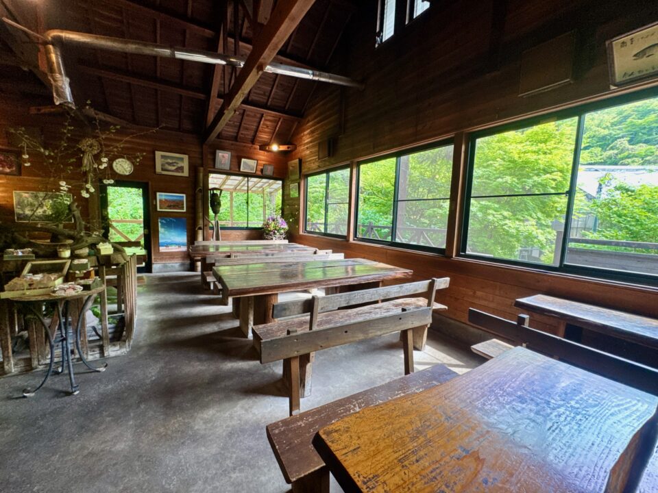 「くじゅう高原フラワーズヴァレー 喫茶 空」店内