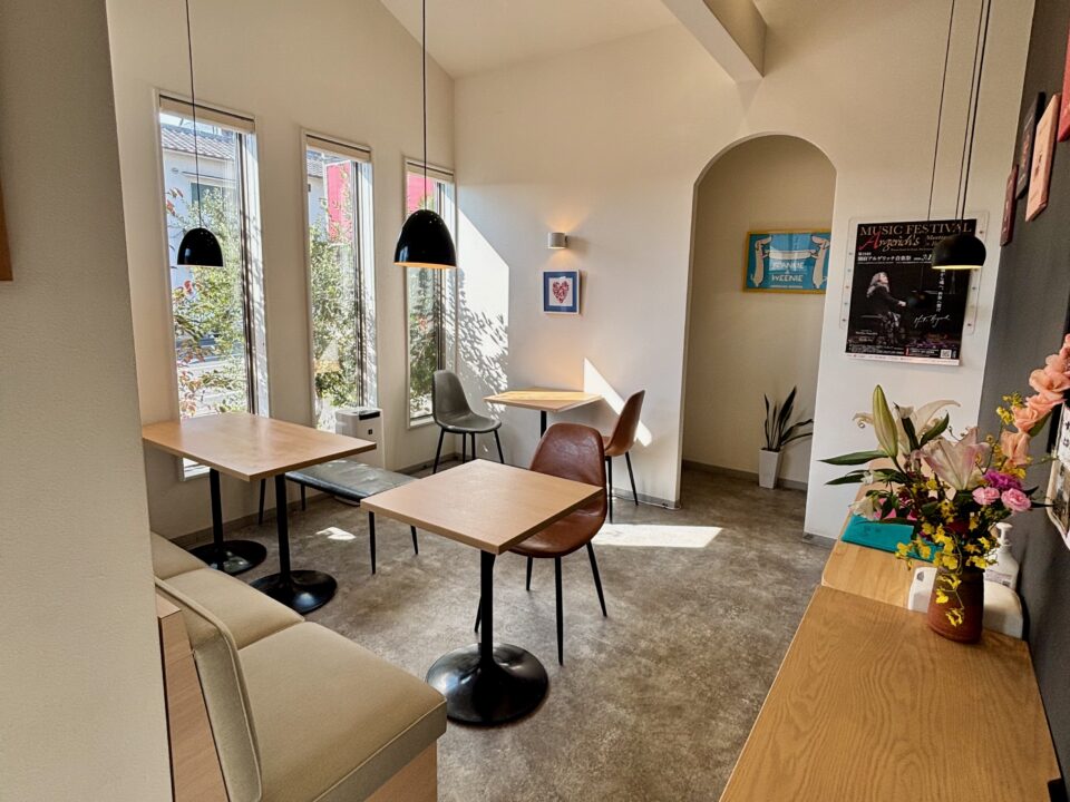 「Boulangerie RaviN 別府木村家」イートインコーナー