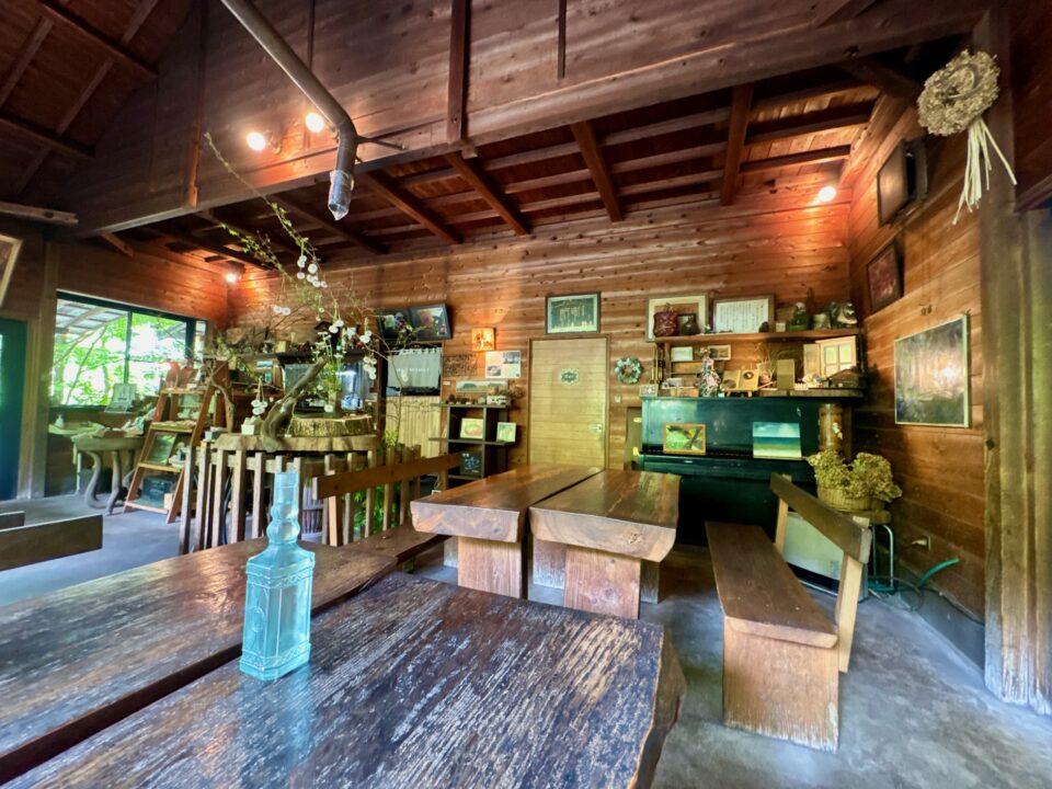 「くじゅう高原フラワーズヴァレー 喫茶 空」店内