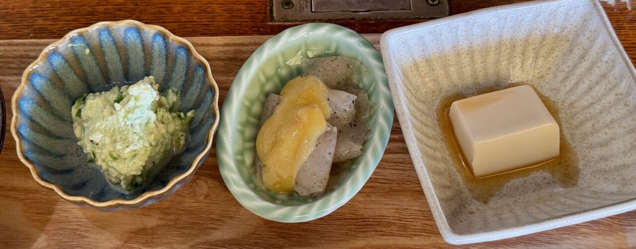 「豆富処 とら吉」ばくだんあげ定食・ドリンクとデザートセット