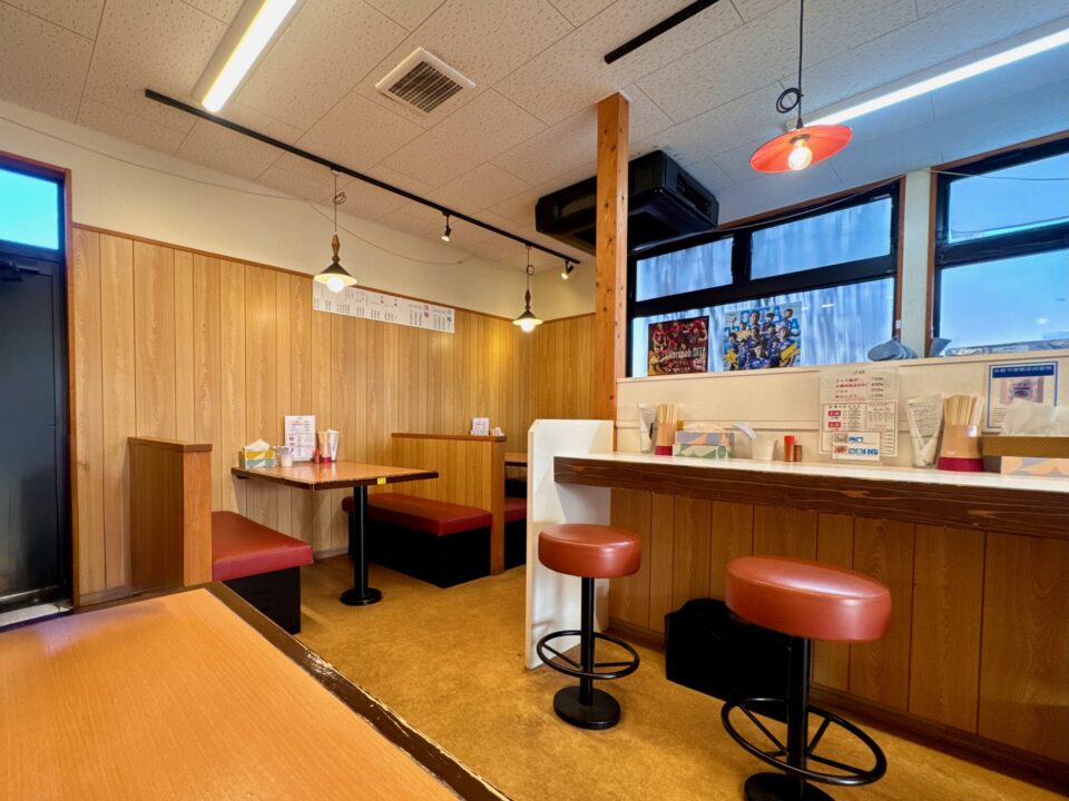 「冷麺・温麺 芳華」店内