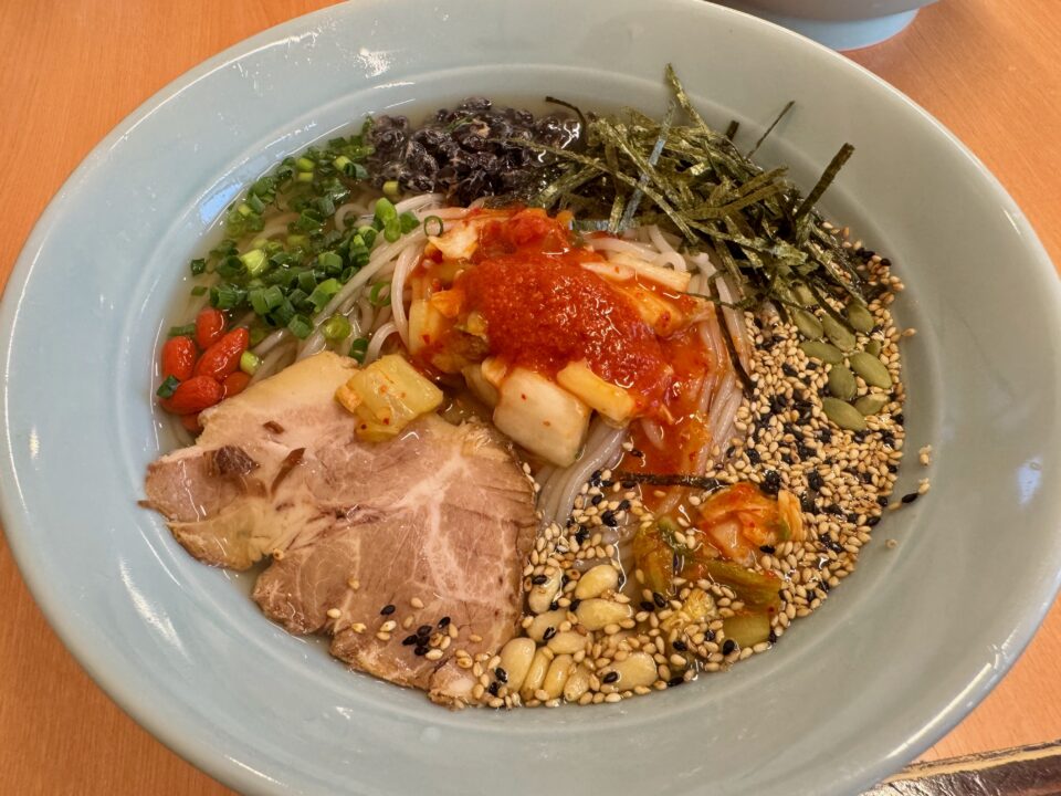 「冷麺・温麺 芳華」薬膳冷麺