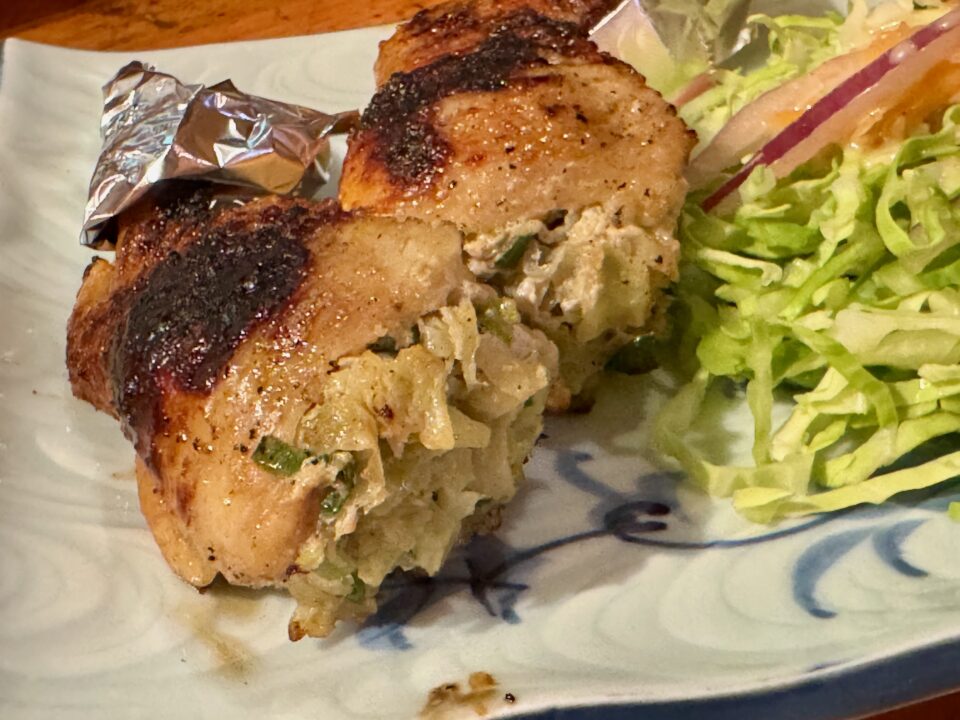 「とりやす」手羽先ギョウザ
