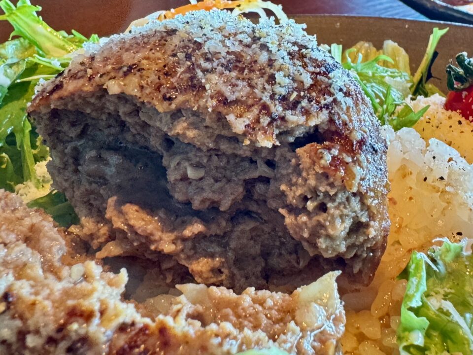 「Cafe 風と土」ハンバーグプレート