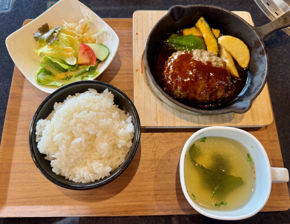 「銀山亭別邸 今銀」ハンバーグ