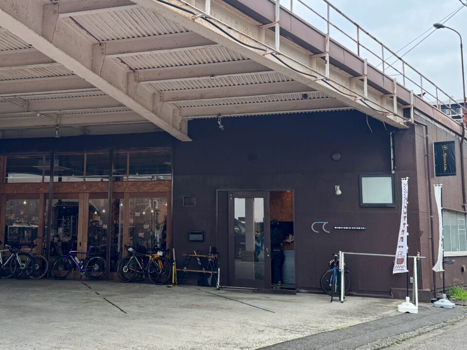 「COLORS BIKE&CAFE」(カラーズ バイクアンドカフェ)外観