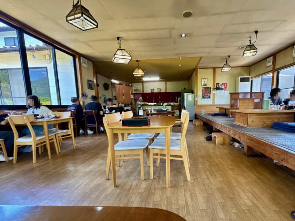 「あか牛料理専門店 やま康」店内