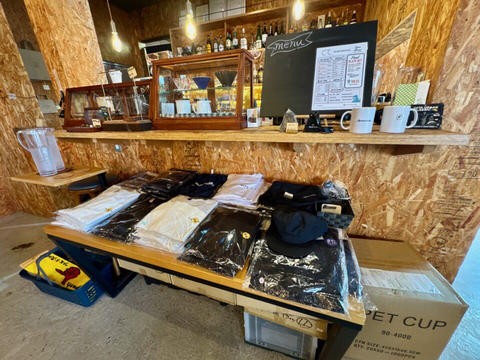 「COLORS BIKE&CAFE」(カラーズ バイクアンドカフェ)店内