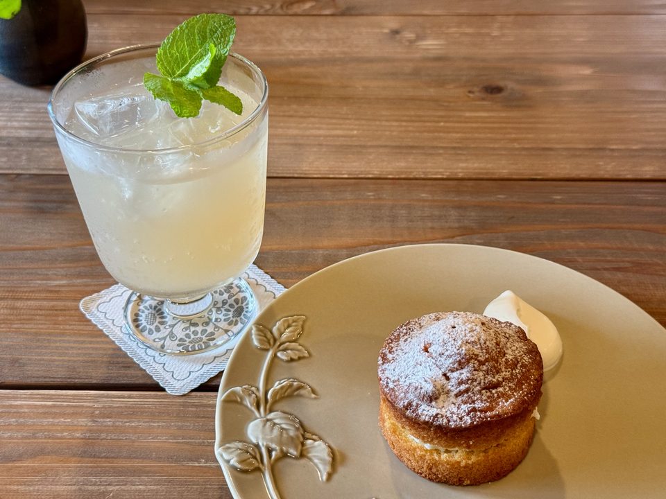 「深見堂」ケーキセット(ビクトリアケーキ 自家製ジャムとクリームチーズ&安心院産 しょうがとスパイス ジンジャーエール)