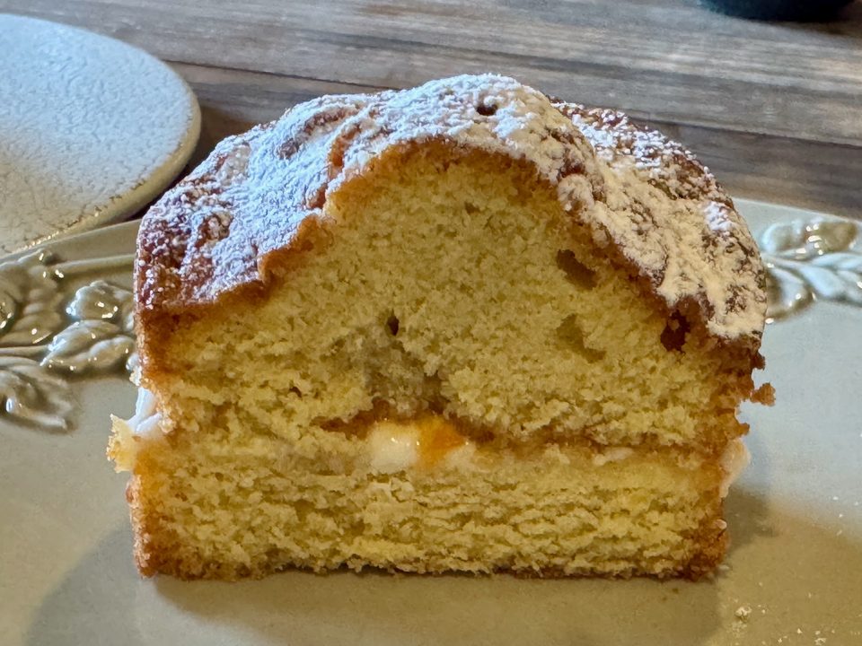 「深見堂」ケーキセット(ビクトリアケーキ 自家製ジャムとクリームチーズ)