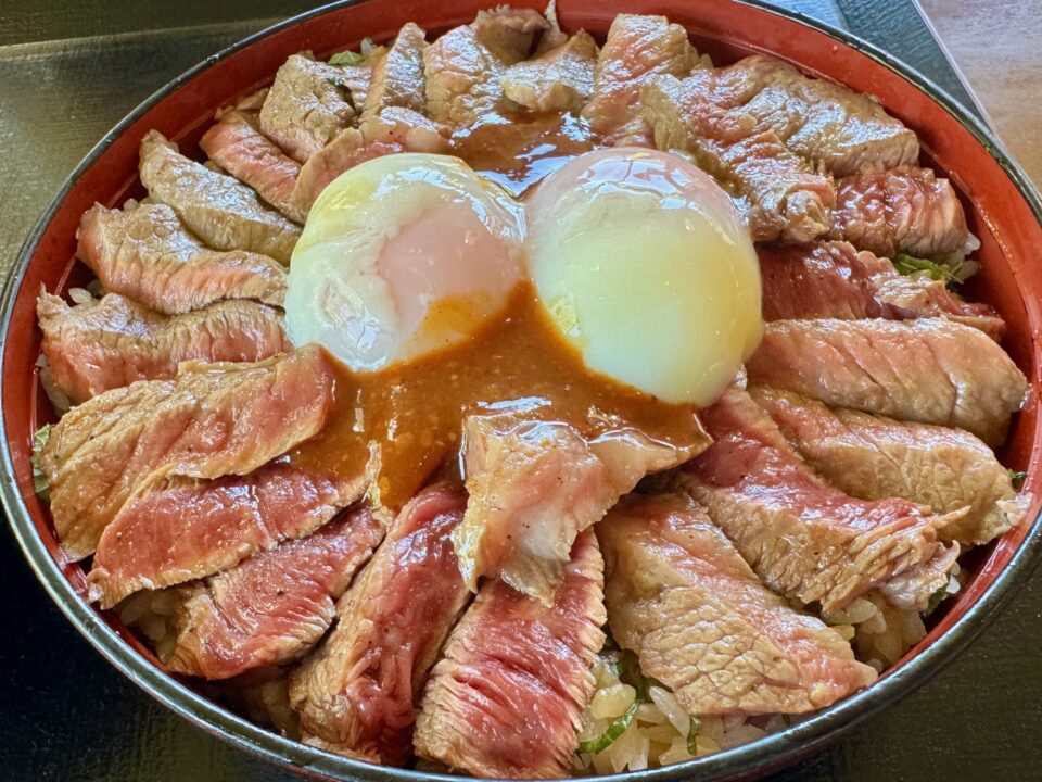 「あか牛料理専門店 やま康」気まぐれメガあか牛丼