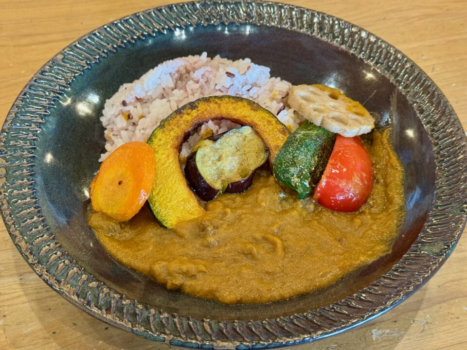 「COLORS BIKE&CAFE」(カラーズ バイクアンドカフェ)うますじカレー