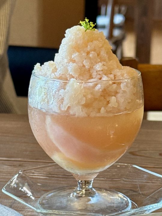 「深見堂」ケーキセット(宇佐産・中津産 桃のコンポート ゼリーとシャーベット)