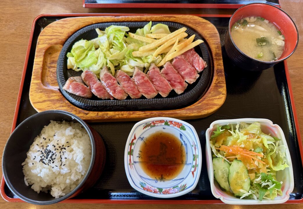 「あか牛料理専門店 やま康」あか牛サーロインステーキ