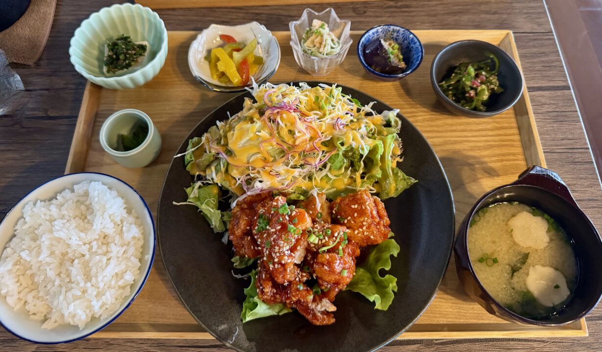 「Lunch＆Cafe SOSHIJI」やみつき甘辛唐揚げ