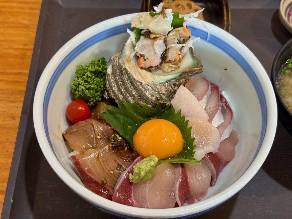 「うさぎ亭」海の幸丼セット