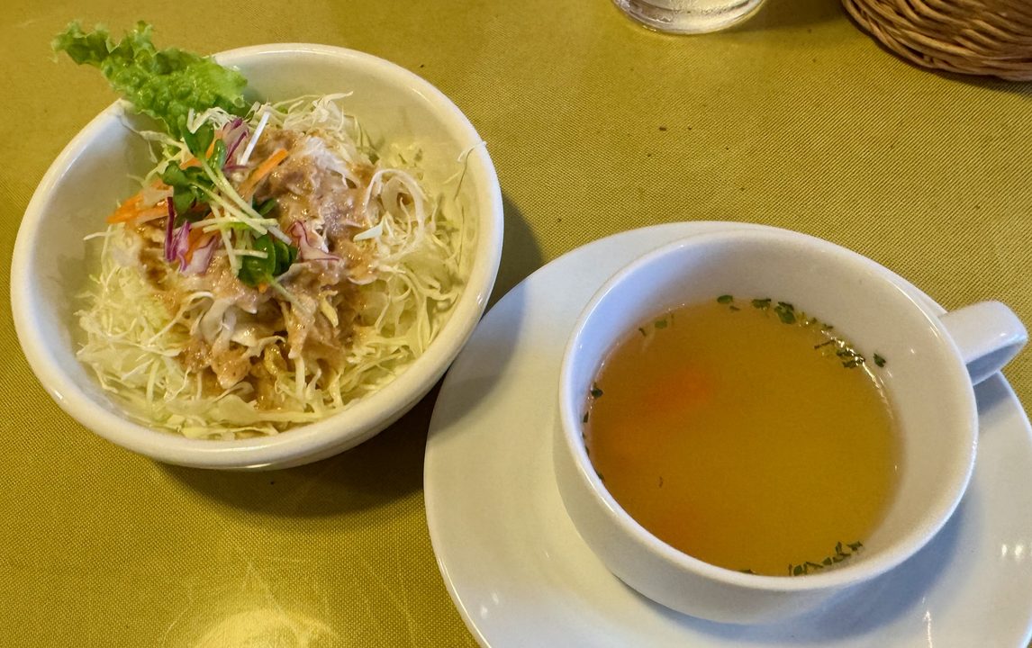 「洋食屋 ひかりのたまご」コロコログランメールチキンランチ