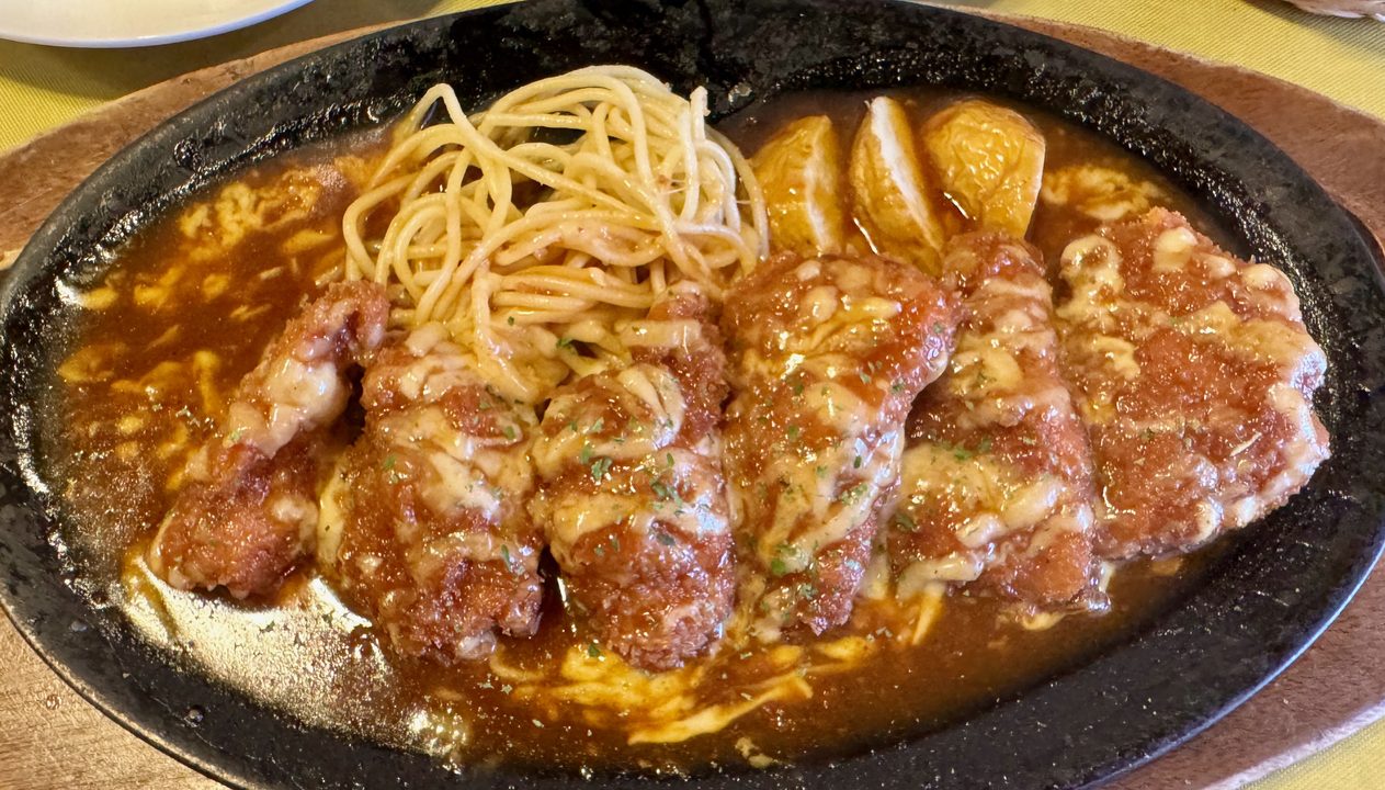 「洋食屋 ひかりのたまご」コロコログランメールチキンランチ