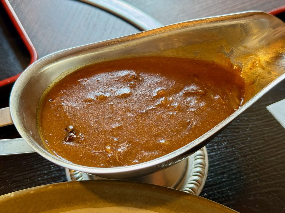 「焼肉 なり田」カツカレー(サラダ付き)