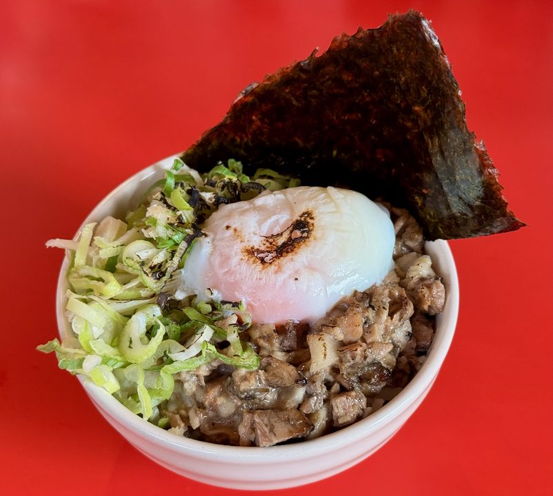 「大分濃厚生豚骨ラーメン トラの夢」炭火焼きブー飯 エヴォリューション