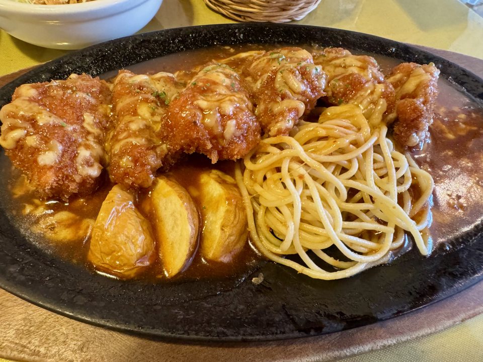 「洋食屋 ひかりのたまご」コロコログランメールチキンランチ