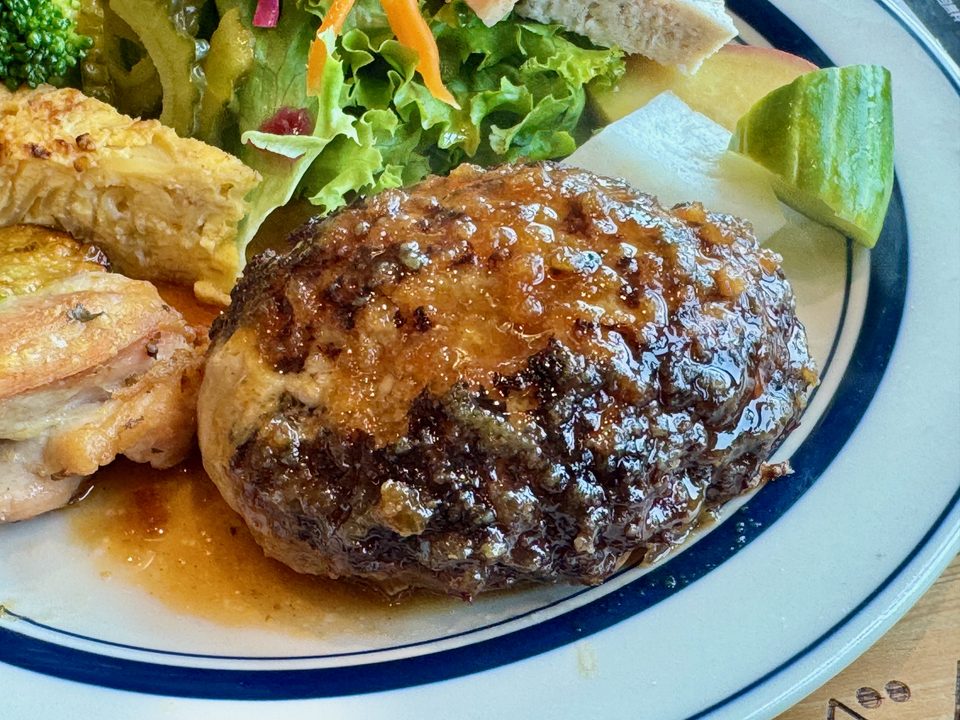 「ファベルスペース」TODAY’Sプレート(ハンバーグ香味おろしソース・鶏もも肉の香草焼き)