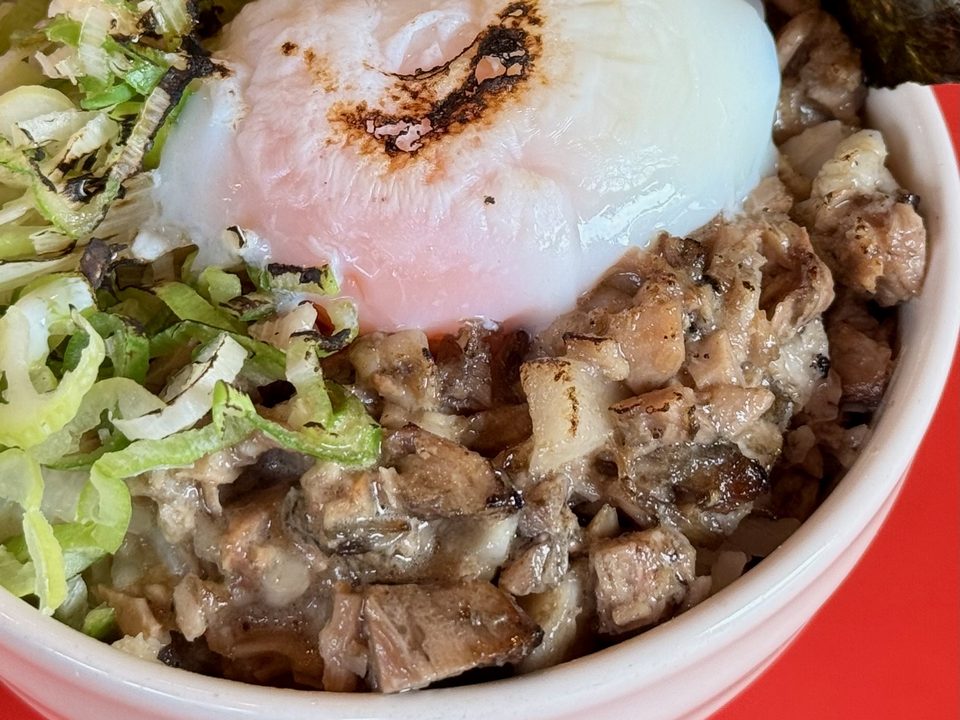 「大分濃厚生豚骨ラーメン トラの夢」炭火焼きﾌﾞｰ飯 エヴォリューション