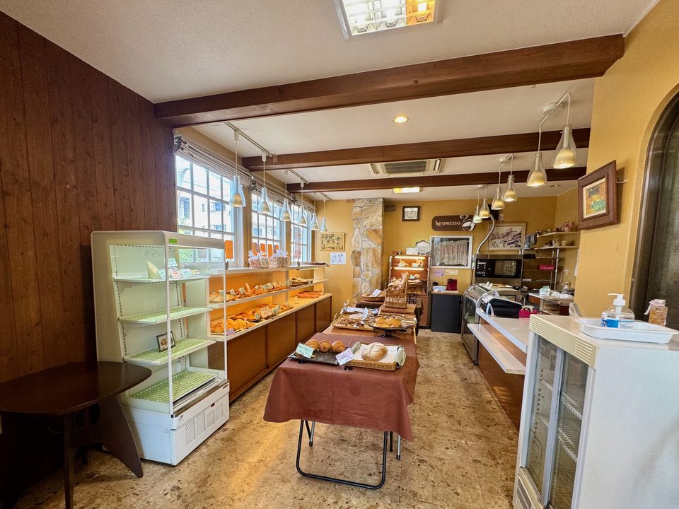 「白いぶらんこ」店内